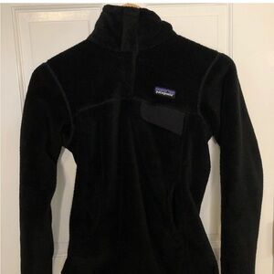 Women’s black Patagonia fleece pullover